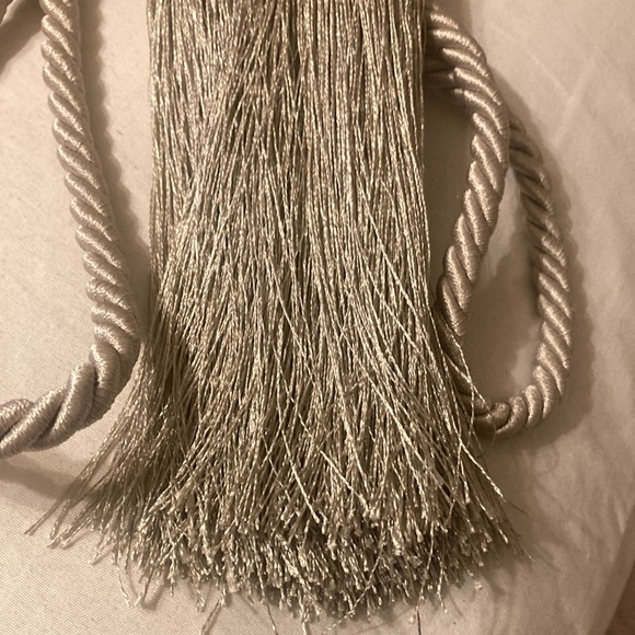 Curtain holders - Picture 6 of 7